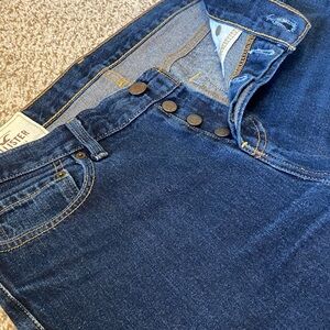 Hollister Men’s The Hollister Slim Straight Button Fly Dark Blue Jeans. 32x32